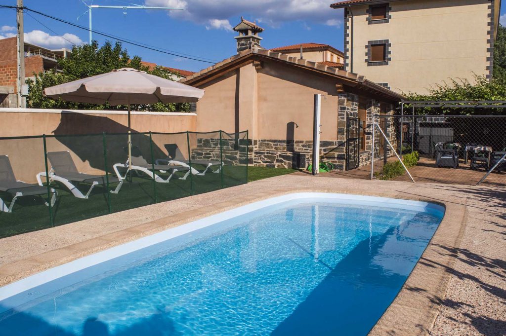 Piscina de Apartamentos Rurales El Prado